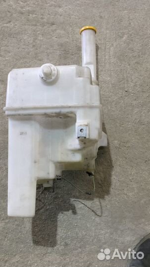 Бачок омывателя Mazda 6 1