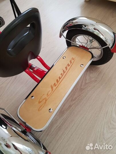 Трехколесный велосипед Schwinn Roadster Trike