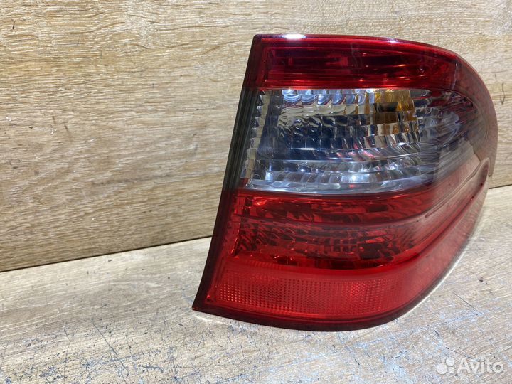 Фонарь задний правый Mercedes W211 Арт. 111296