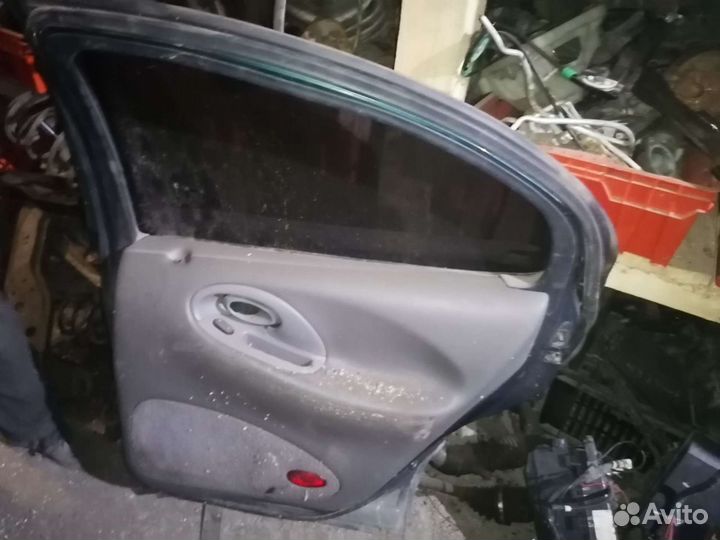 Дверь задняя правая mercury sable 3