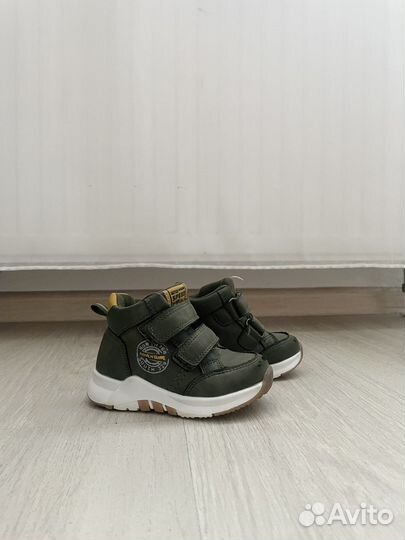 Кроссовки детские
