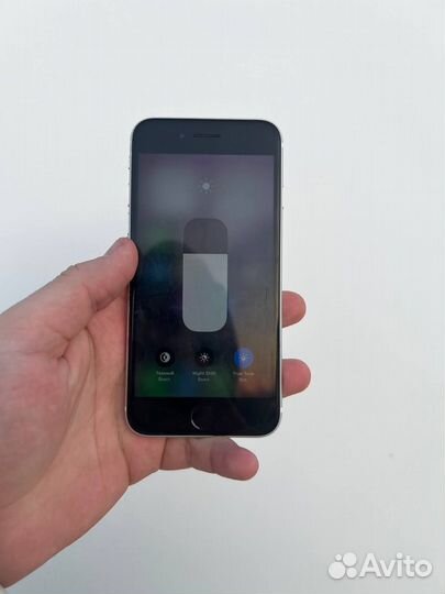 iPhone SE, 64 ГБ