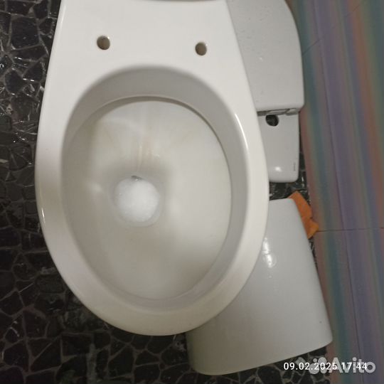 Унитазы и бачки бу