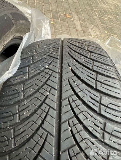 Roadmarch Prime A/S 215/55 R17