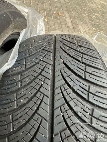 Roadmarch Prime A/S 215/55 R17