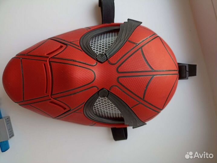 Маска человек-паук с движением глаз