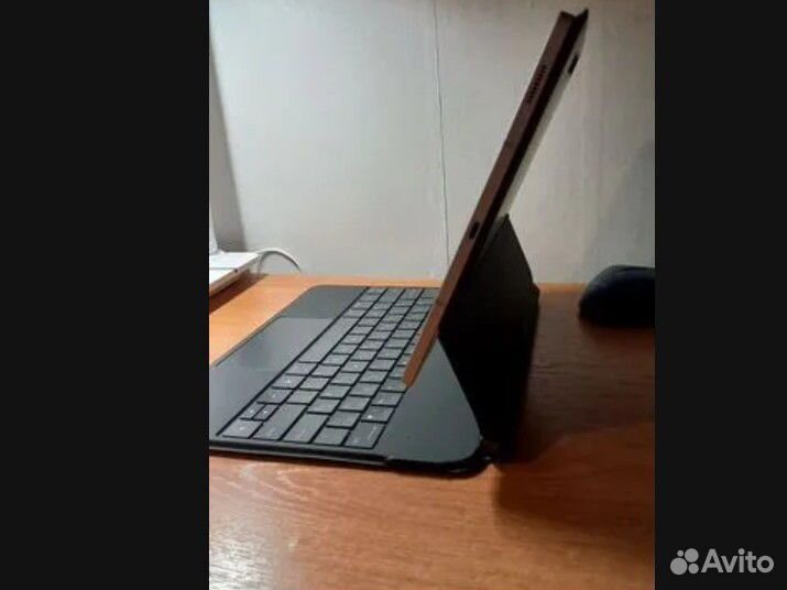 Клавиатура и чехол на Samsung Galaxy tab s9 fe+