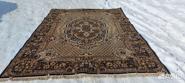 Ковер 2,4х3,2 б/у