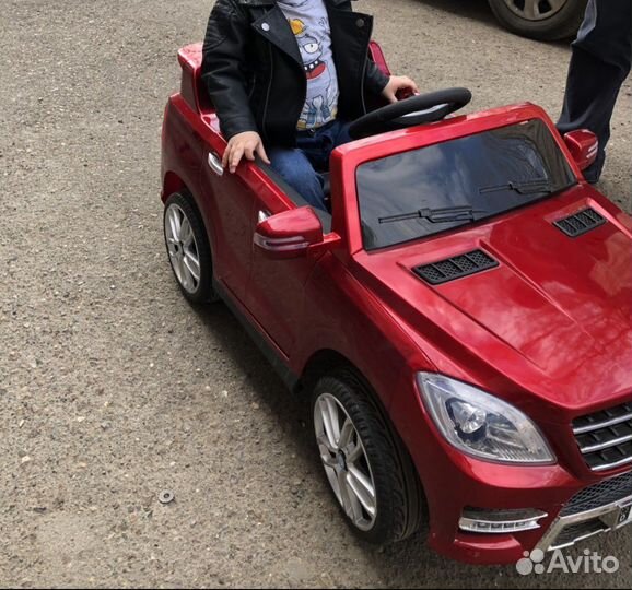 Машина для детей на аккумуляторе большая