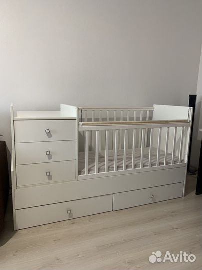 Детская кроватка с комодом