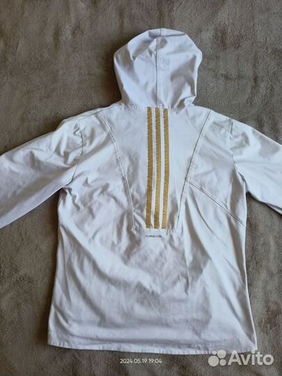 Ветровка от спортивного костюма