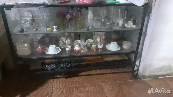 Шкафчик стеклянный