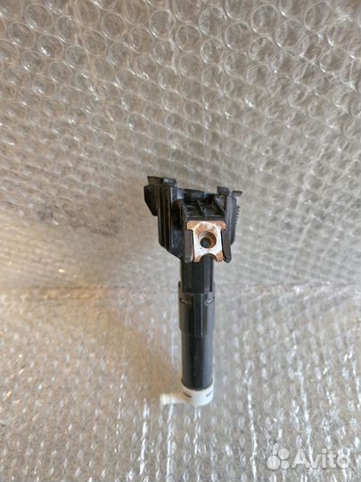 Форсунка омывателя фар правая Toyota Camry v50