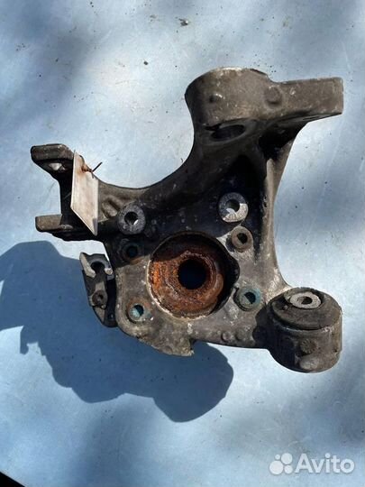 Кулак поворотный задний правый 4F0505434H