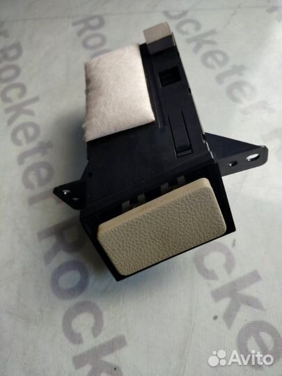 Бардачок передний Nissan Fuga 2006