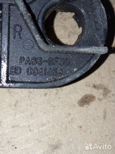 Audi A4 B5 крепление фары