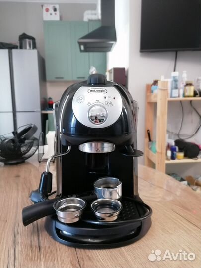 DeLonghi рожковая кофеварка EC201CD.B