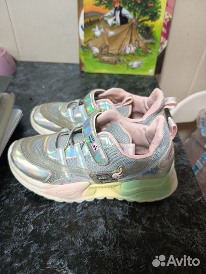 Кроссовки Капика 37 стелька 23 см