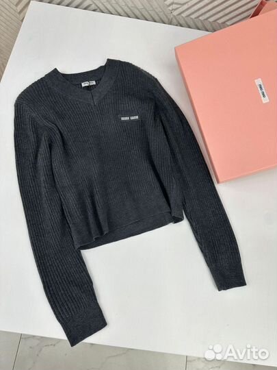 Трендовый свитерок MiuMiu