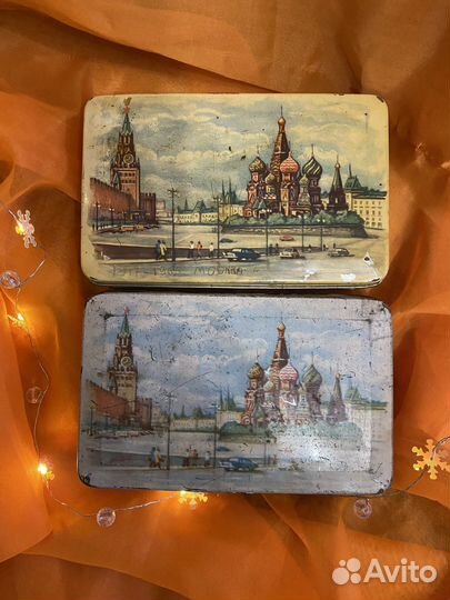 Две жестяные коробки Москва Кремль