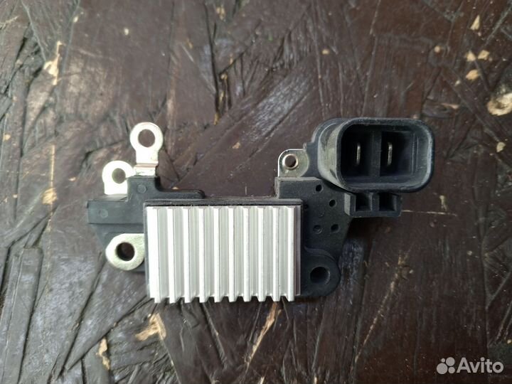 Регулятор генератора Nissan maxima 88-94