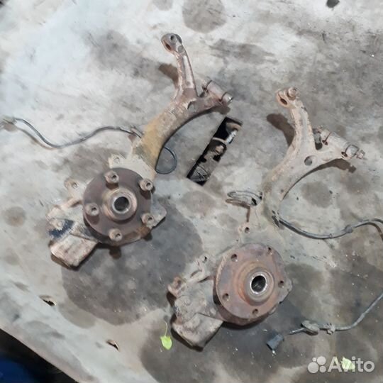 Поворотный кулак правый Ауди А4Б5 VW Пассат Б5