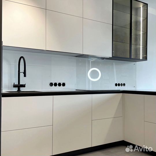 Кухонный гарнитур в современном стиле на заказ