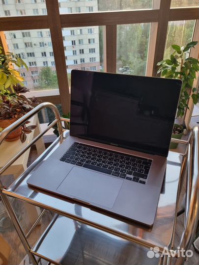 Macbook pro 16-inch 2019 i7/16/512