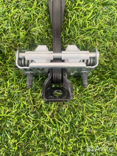 Ограничитель открывания двери передней правой Ford