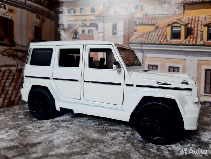 Модель автомобиля Mercedes-Benz Gelentwagen белый