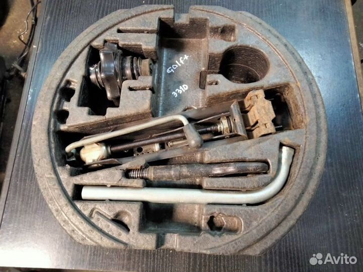 Ящик для инструментов в запаску Volkswagen Golf 5