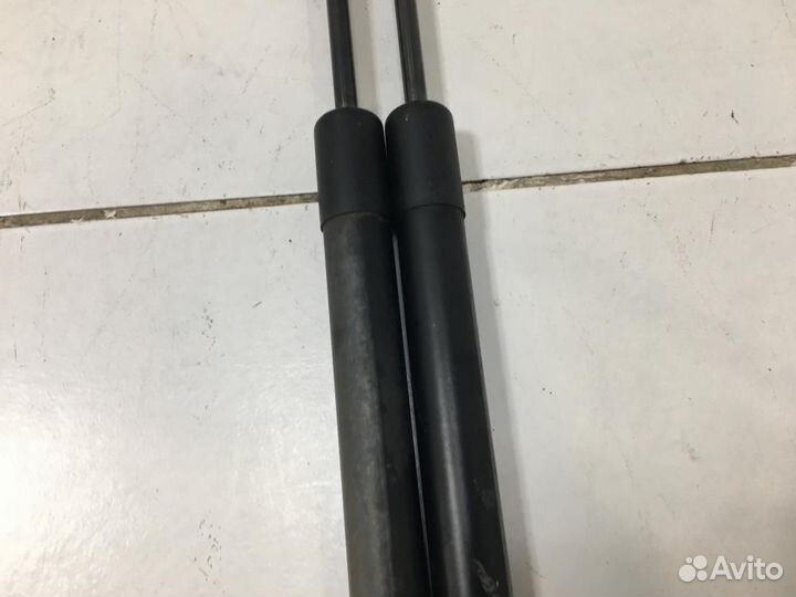 Амортизатор двери багажника Volkswagen Tiguan 5N1