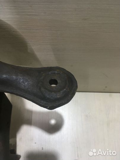 Кулак поворотный передний Ауди 80 Б4