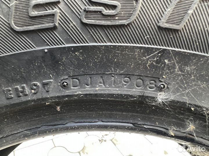 Bridgestone Blizzak Ice 275/65 R17