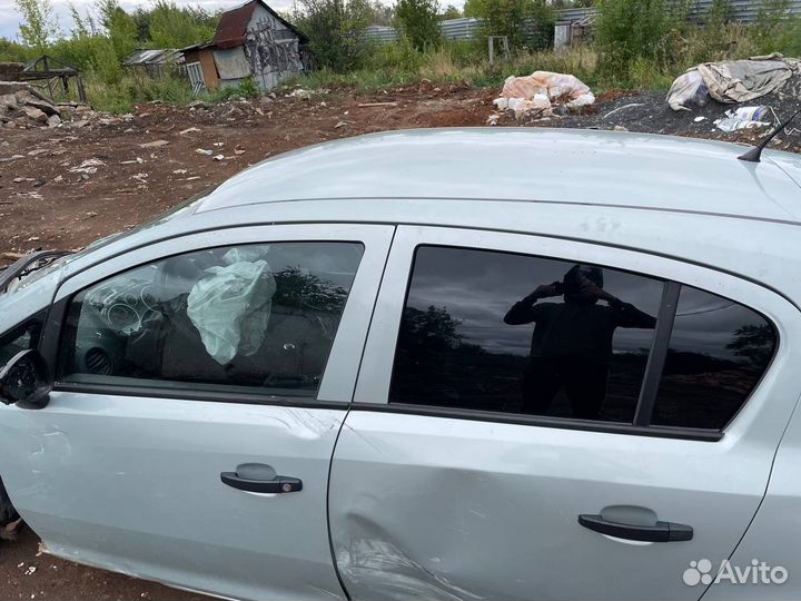 Передняя левая дверь Opel Corsa D
