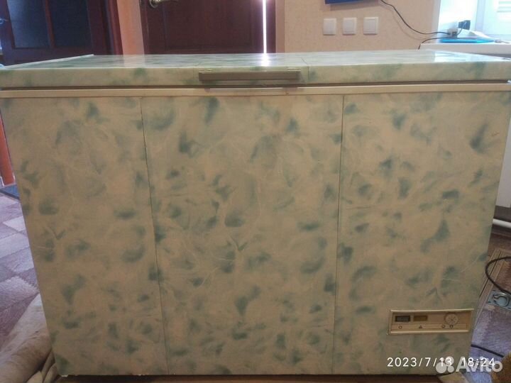 Морозильный ларь с глухой крышкой