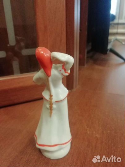 Фарфоровая статуэтка. Плясунья