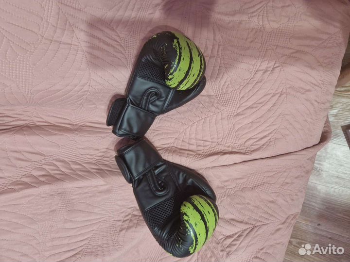 Боксерские перчатки 10oz