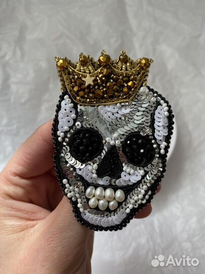 Череп брошь из бисера