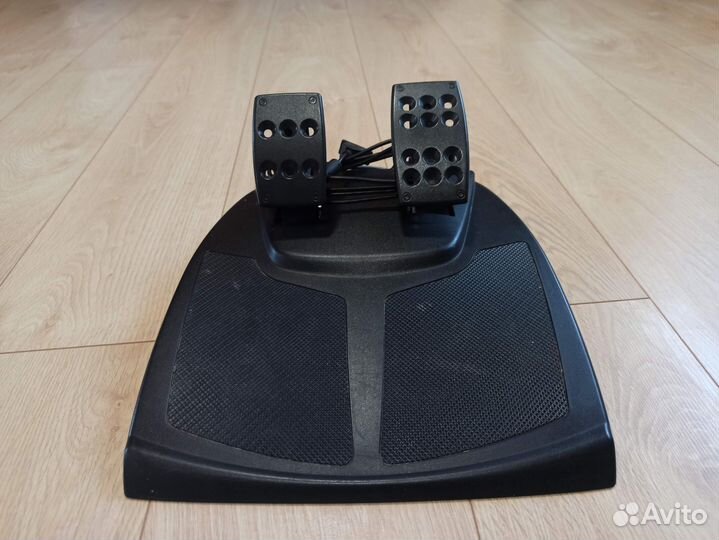 Игровой руль logitech momo racing