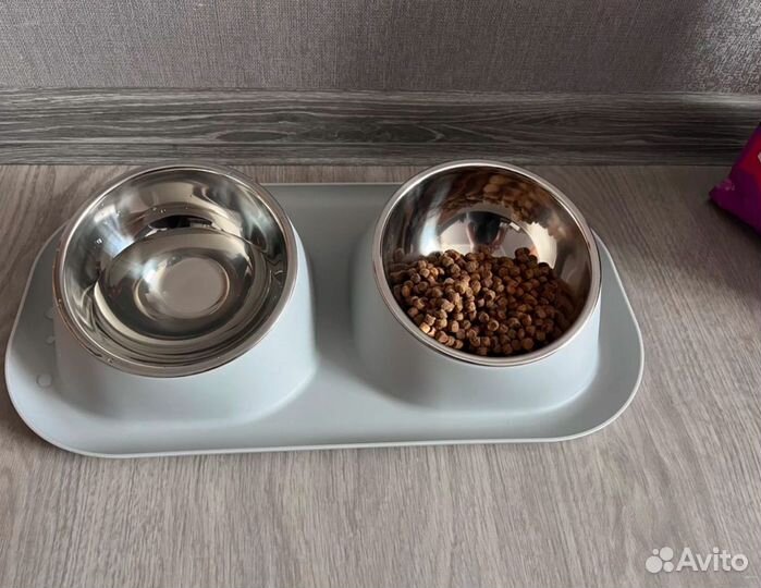 Двойная миска для кошек и собак
