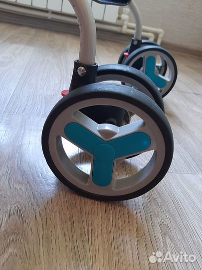 Прогулочная коляска трость