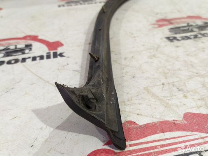 Уплотнительная резинка боковой двери левая