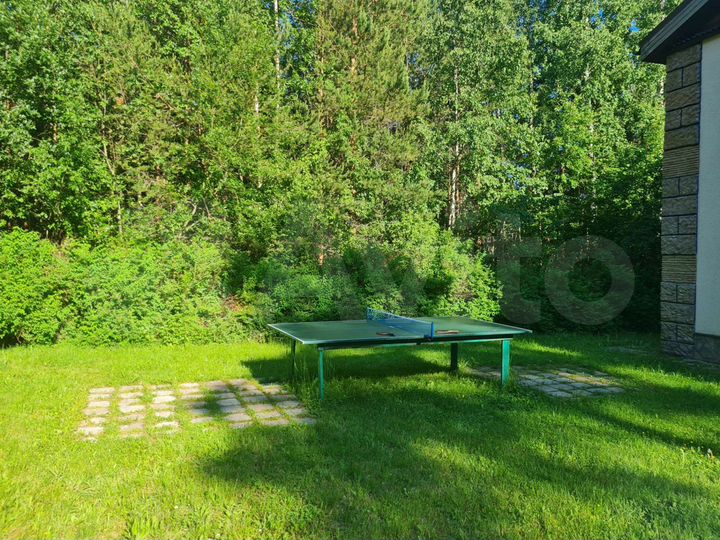 Коттедж 425 м² на участке 18 сот.