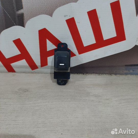 Кнопка стеклоподъемника задняя левая Kia Rio 3