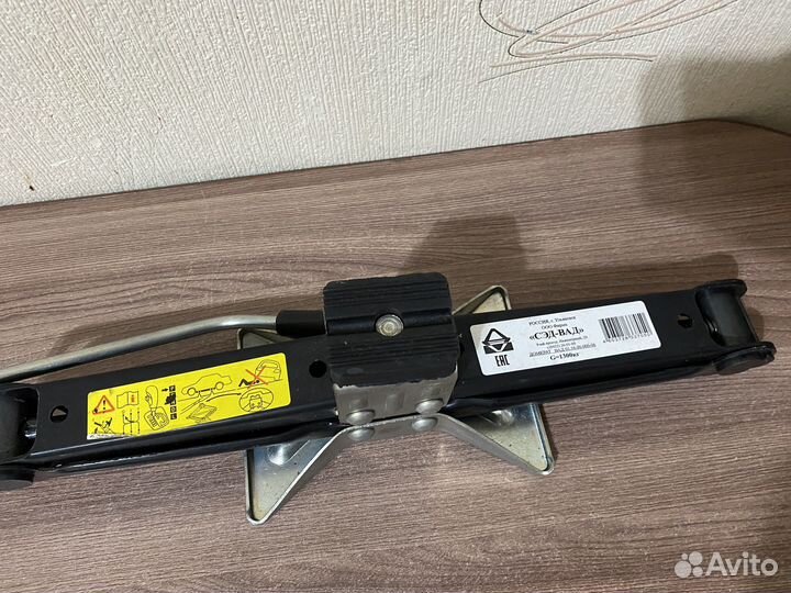 Домкрат новый