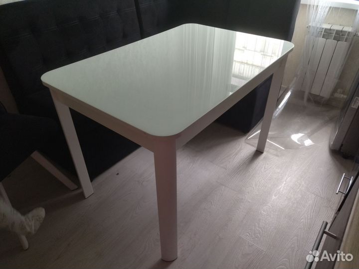 Кухонный стол стеклянный