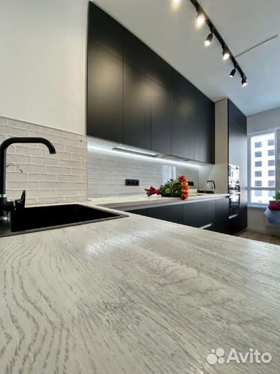 Кухня на заказ с доводчиками