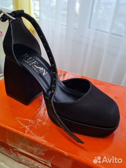 Продаю босоножки