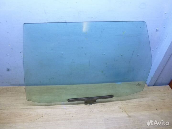 Стекло двери задней левой VW Passat B3 1988-1993